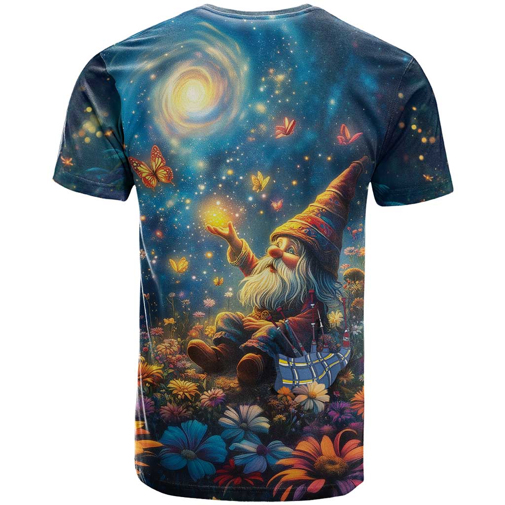Nollaig Chridheil Scottish Gnome T-Shirt Merry Christmas with Starry Night Graphic Tee