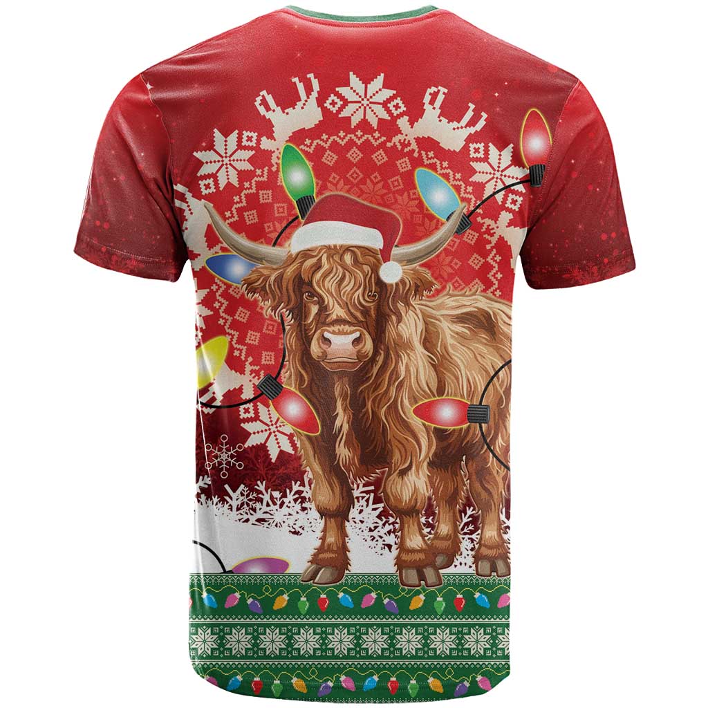 Scotland Christmas T-Shirt Highland Cow Santa - Nollaig Chridheil! Graphic Tee