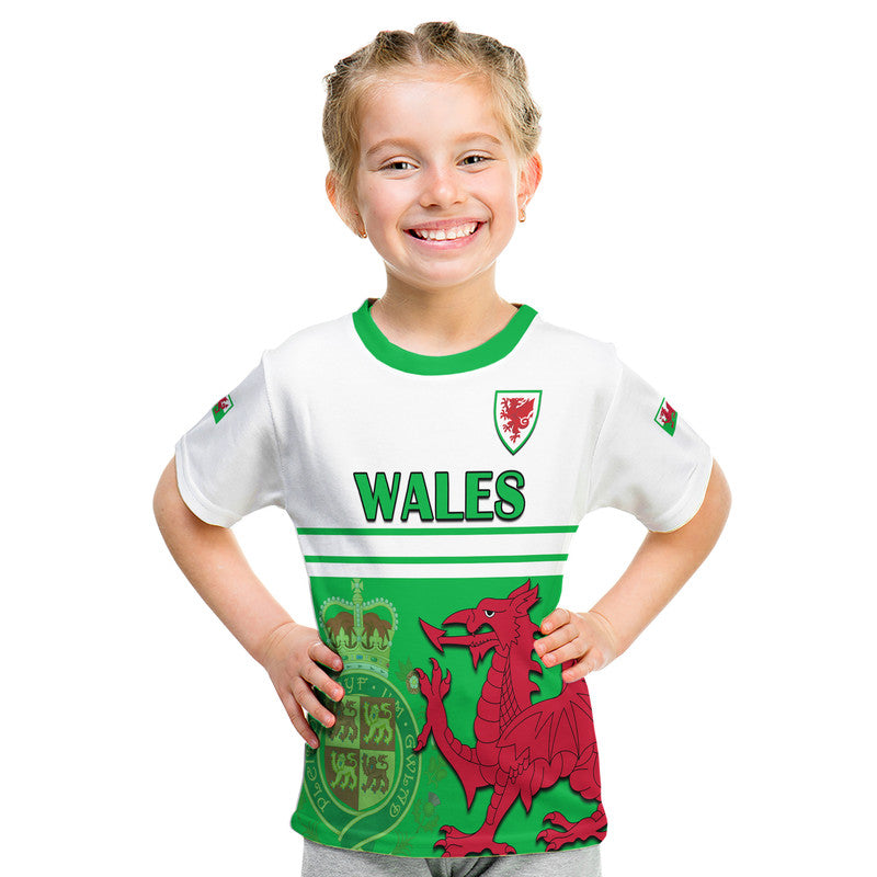Custom Wales Football Qatar 2022 T-Shirt Cymru Coat of Arms Graphic Tee