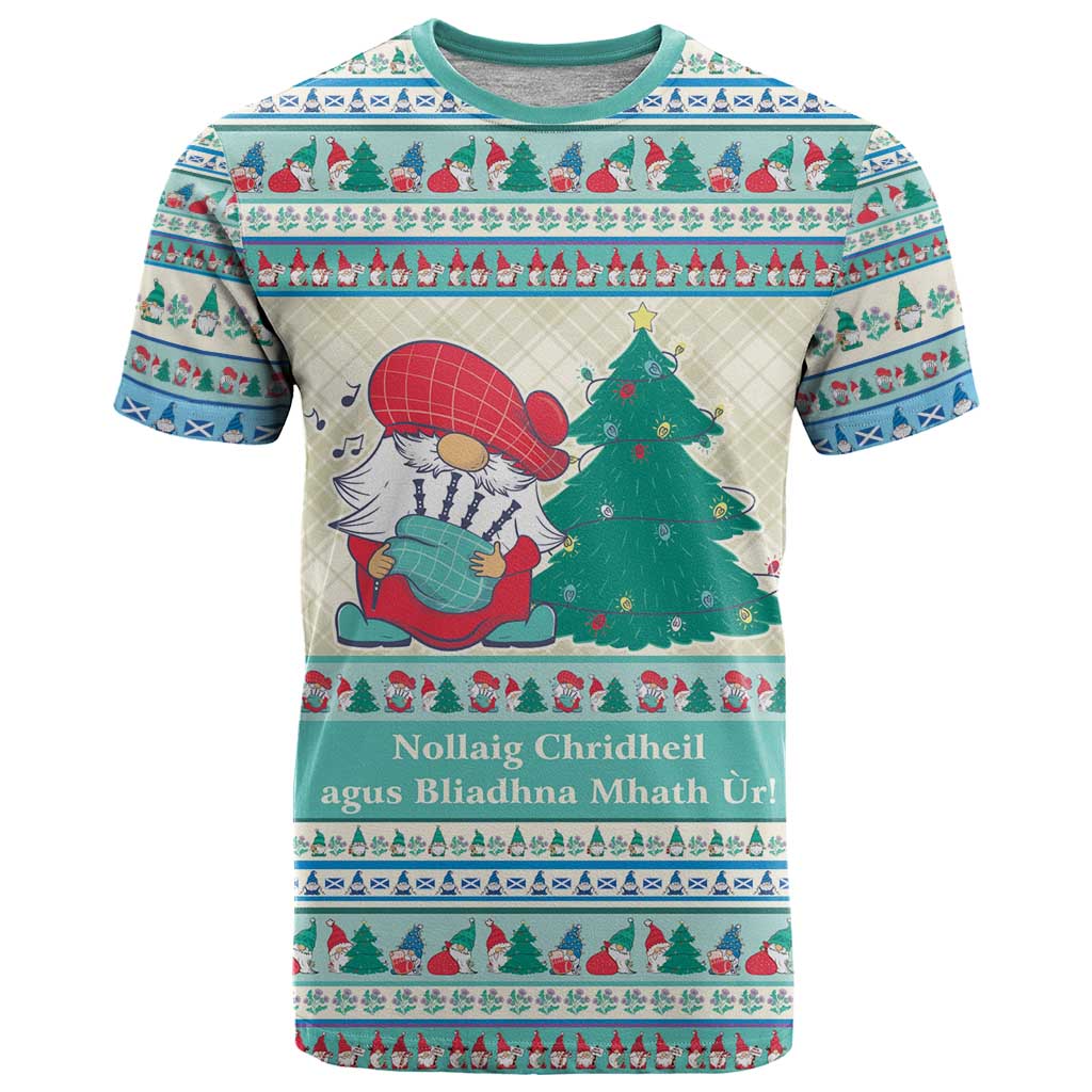 Gnome Bagpies Musical T-Shirt Nollaig Chridheil Scotland Christmas Pattern Graphic Tee