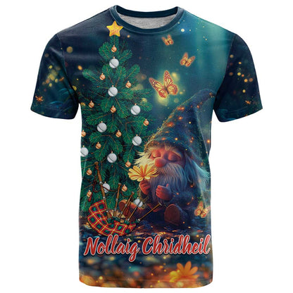 Nollaig Chridheil Scottish Gnome T-Shirt Bagpies Musical and Chirstmas Tree Graphic Tee