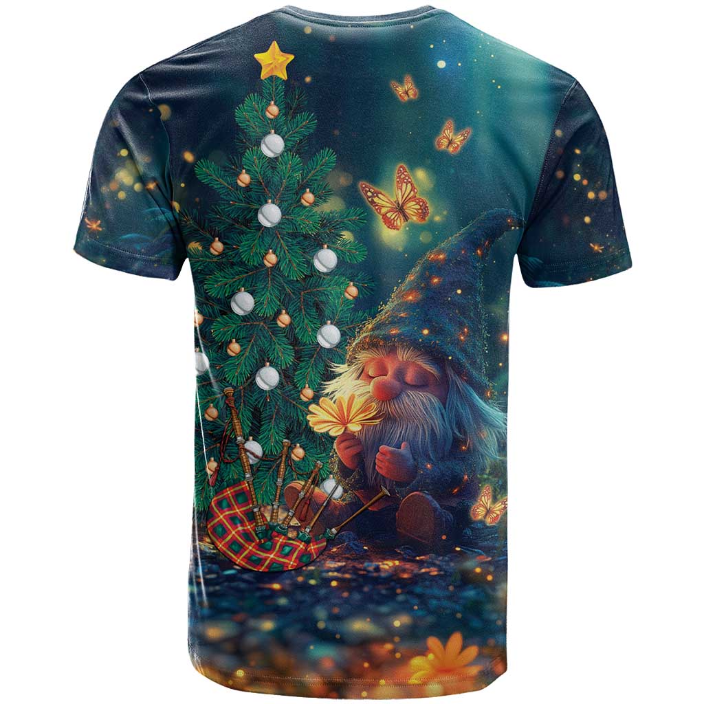 Nollaig Chridheil Scottish Gnome T-Shirt Bagpies Musical and Chirstmas Tree Graphic Tee