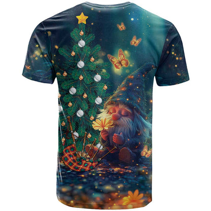 Nollaig Chridheil Scottish Gnome T-Shirt Bagpies Musical and Chirstmas Tree Graphic Tee