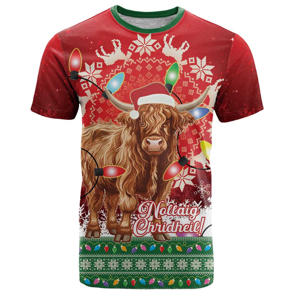 Scotland Christmas T-Shirt Highland Cow Santa - Nollaig Chridheil! Graphic Tee