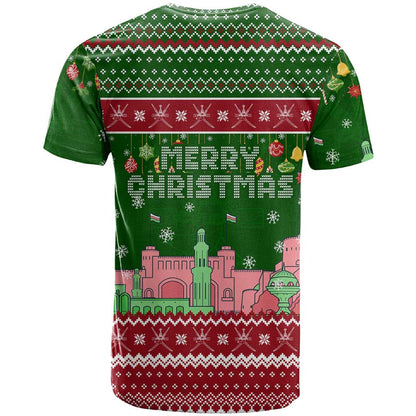 Oman Christmas T-Shirt with Green-Red Pattern, Mosque and Fort Landmarks, and Festive Ornament Motif Graphic Tee